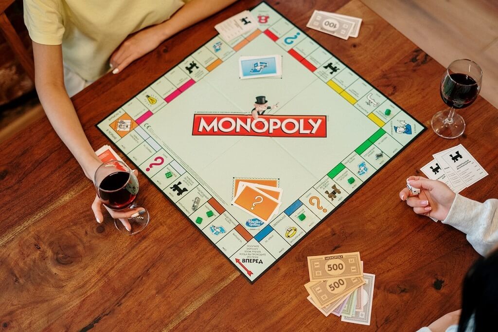 Gioco del bere monopolistico