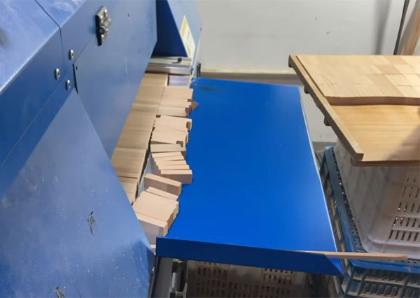 Holzspielfiguren Schneiden